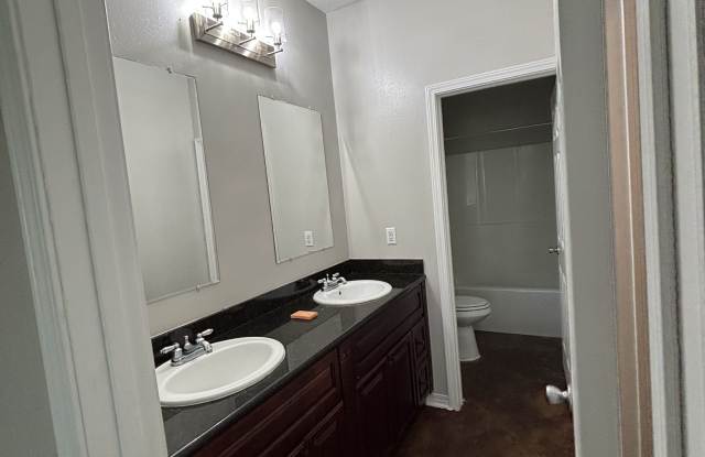 206 East Railroad Street