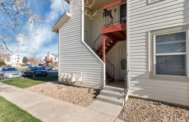 Spacious Updated Ranch Style Condo