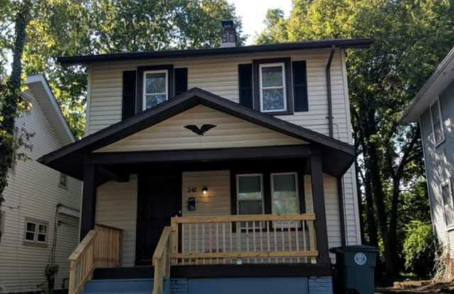 **Available Now** 242 E Maplewood Ave 2BR/1BA (Dayton)