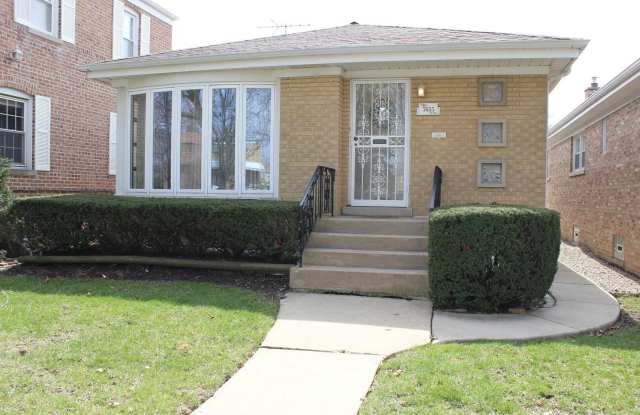 Photo of 7615 W DEVON Avenue