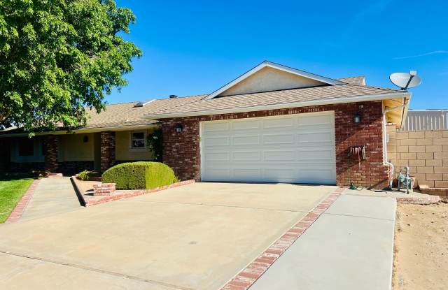 Move in Ready Stylish Single Story Home