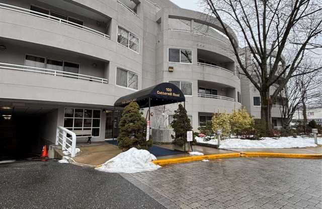 100 Cuttermill Road unit: 1B