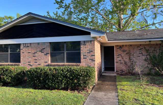 Spacious Duplex just north of I10 and Monroe