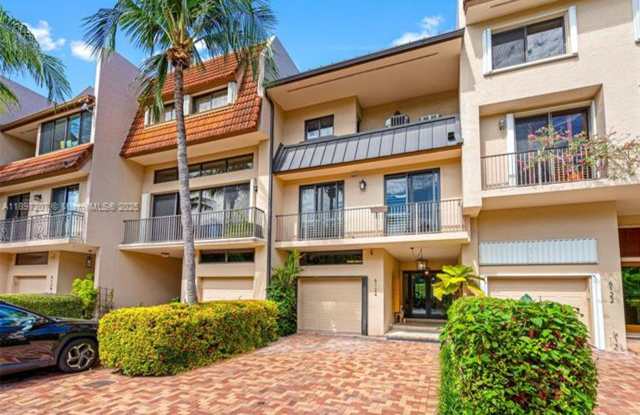 6124 Paradise Point Dr TH 6124 PALMETTO BAY, FL 33157