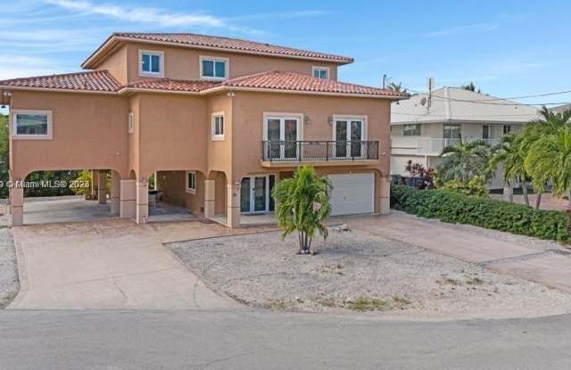51 W Plaza Del Lago