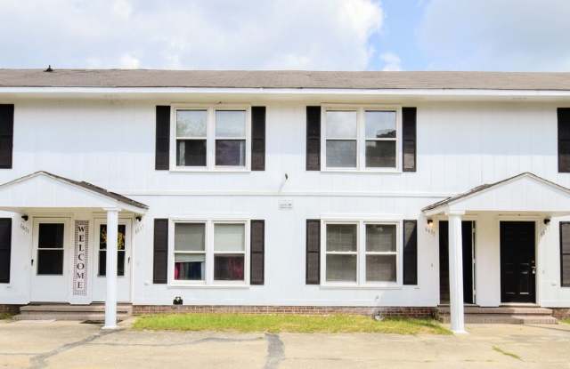 Abbey Lane-50% off first full month rent. - 6637 Abbey Lane, Cumberland County, NC 28311