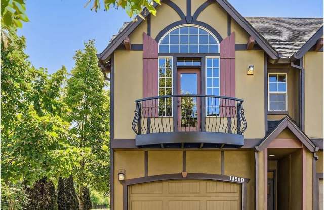 MOVE-IN SPECIAL - Spacious 2BR Townhome with Garage Parking in Prime Beaverton Location!