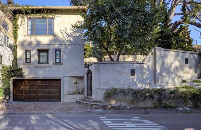 2880 NICHOLS CANYON RD