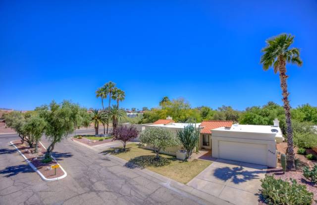 Large Northwest 3 Bedroom Townhome - 2509 West Crown King Drive, Casas Adobes, AZ 85741