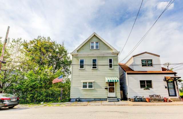 AVAILABLE AUGUST - 2 Bedroom Home w/ Large Bedrooms  Easy Street Parking!