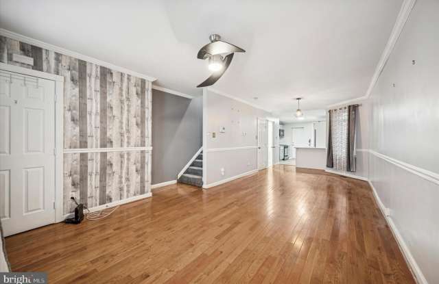 1319 N ROBINSON Street