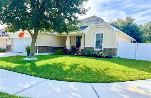 Photo of 1420 CREEK POINT Boulevard