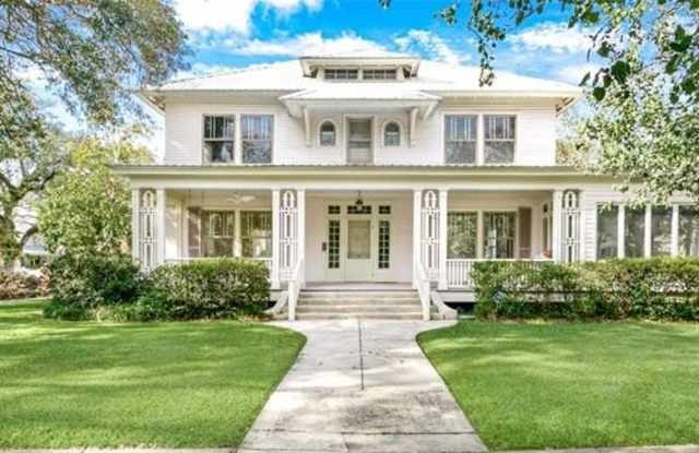 Photo of 310 W CHARLES Street