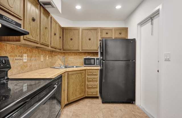 3101 Oakland Shores Dr