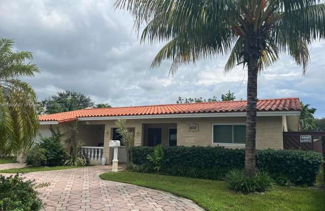 Photo of 2001 N 41st Ave