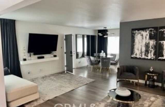 6111 La Cienega Blvd