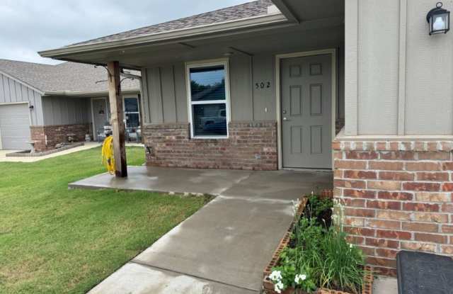 55 and up community! Flexible terms and easy application process, one small pet ok with additional deposit! Enjoy All appliances and no mowing!