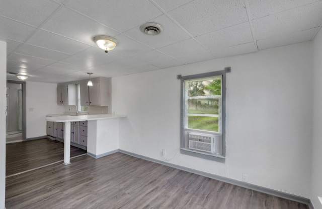 Charming 2BR House in East Moline