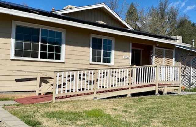 2 Bedroom 1 Bath House with Solar - 1230 Aloha Street, Red Bluff, CA 96080