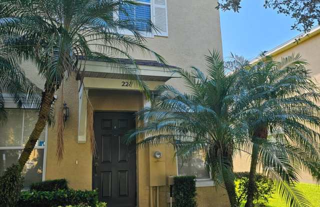 Daniels Landing End Unit BONUS DISCOUNTED RENT!