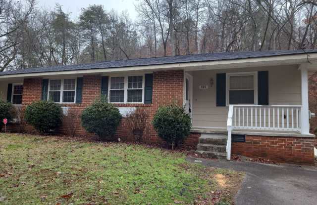 Available in Red Bank! 2 Bedroom 1 Bathroom with Covered Porch!