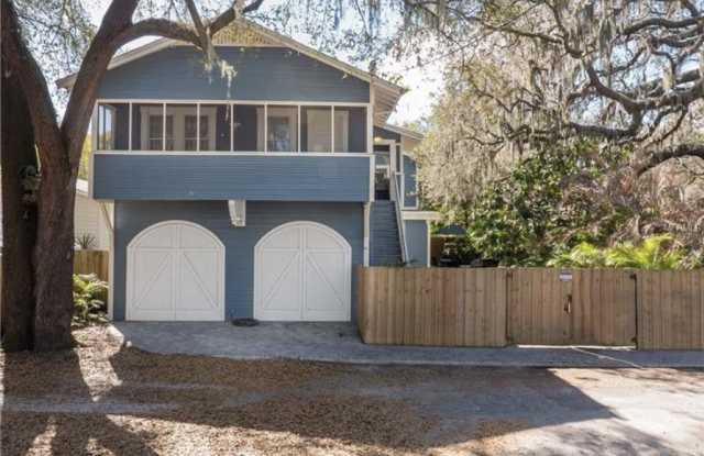 305 East Diana Street