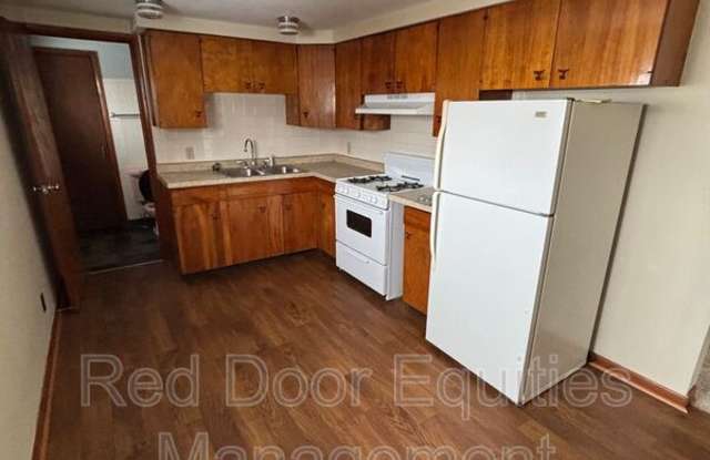 1401 W Mulberry St - 3
