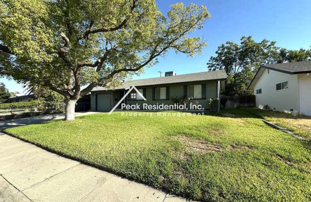 North Highlands 3bd/1.5ba House with 1 Car Garage