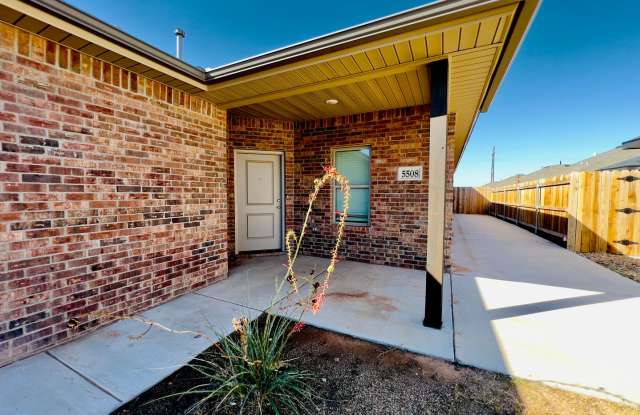 Charming 2 Bedroom, 2 Bathroom Townhome