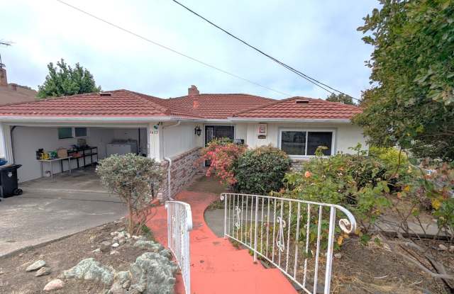 Photo of Beautiful 3 Bed Home, with a Gorgeous View of the Bay from the El Cerrito Hills