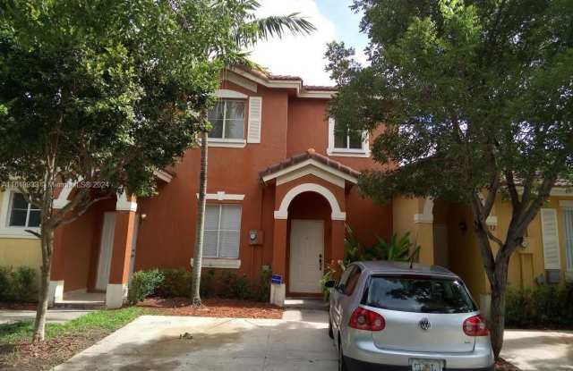 1528 SW 2nd St