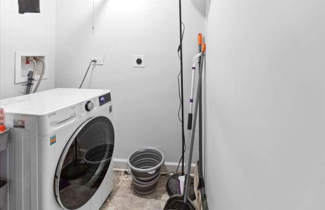 442 West Arlington Place