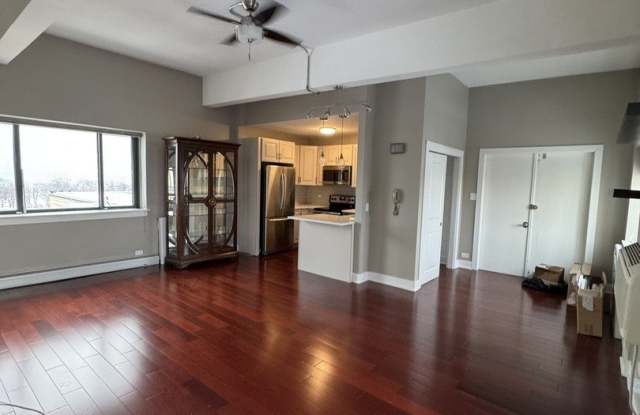 5048 N Marine Drive unit: A9