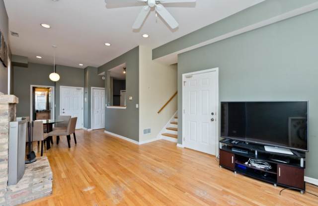 Photo of 1317 N Wicker Park