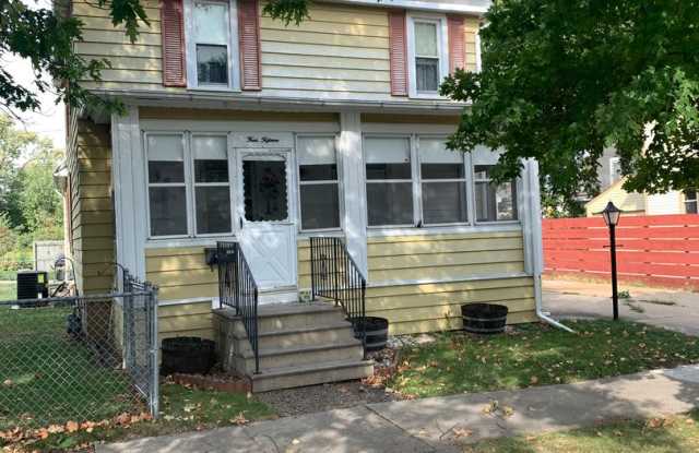 Photo of CEDAR FALLS 3BR house w garage, fenced yard, central air