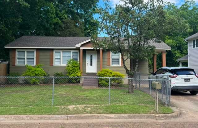 Move-In Ready 3BR Rental in Convenient Starkville Location
