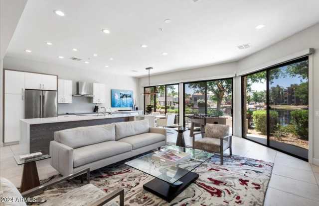 8989 N GAINEY CENTER Drive unit: 129