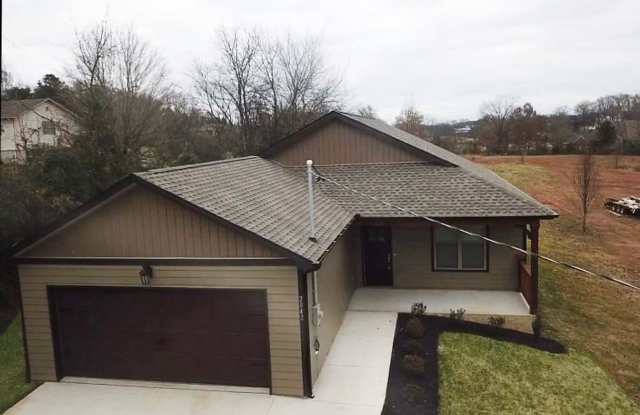 3 Bedroom 2 Bath w/ Garage - 2042 Big Chiefs Skyview Drive, Sevier County, TN 37876