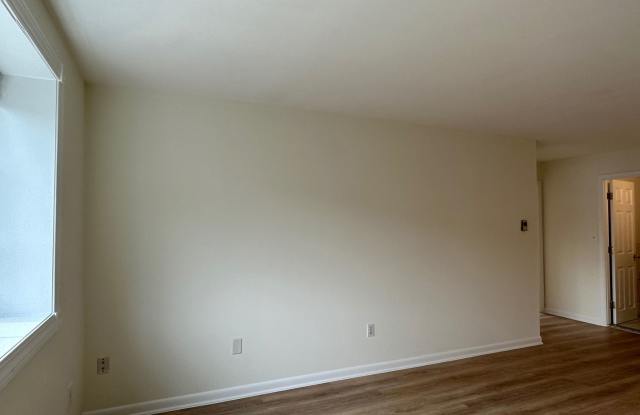 Large, updated 2 bedroom near the Green Line in Brighton