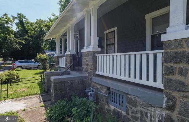 1011 DOUGLAS Street NE