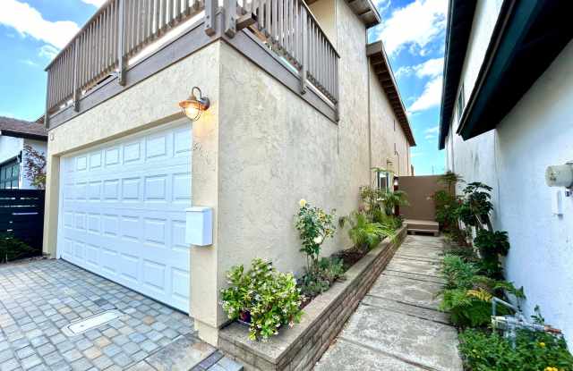 Stunning 3 Bed/3.5 Bath with Panoramic Views!