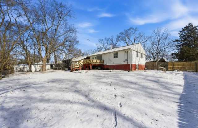 22180 Navaho Avenue S