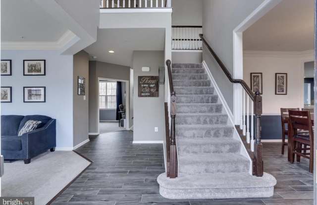 12808 STEAM MILL FARM DR