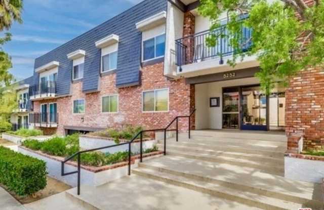 5252 COLDWATER CANYON AVE