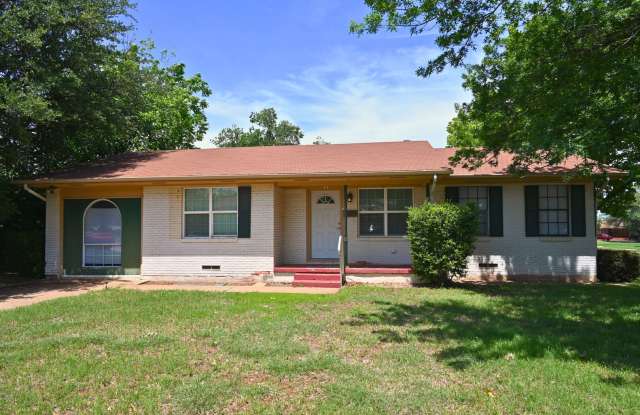 4 Bed 3.5 Bath in University Park!