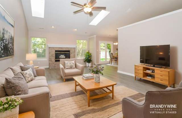 1009 East Killian Drive