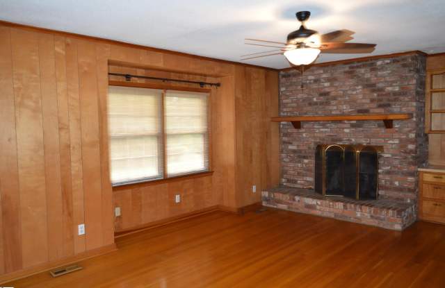 2462 E Blackstock Road