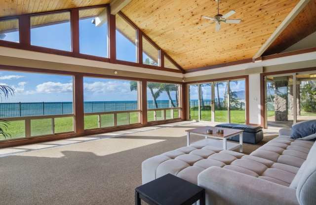 Photo of Luxury 5BR Oceanfront Home w/ Private Pool & Beach Access: Konishiki Beachhouse