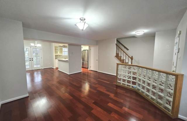 3915 QUEENS LACE Street