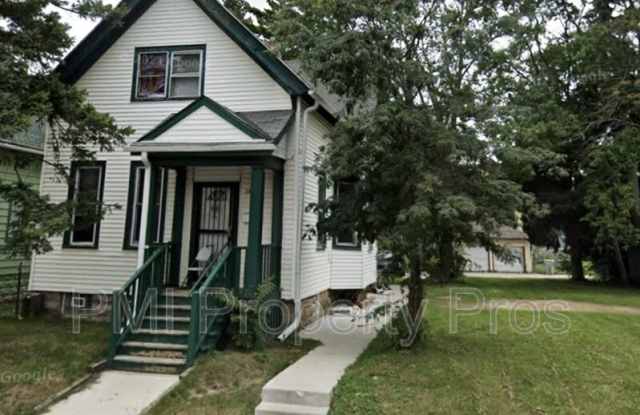 2448 N 30th St